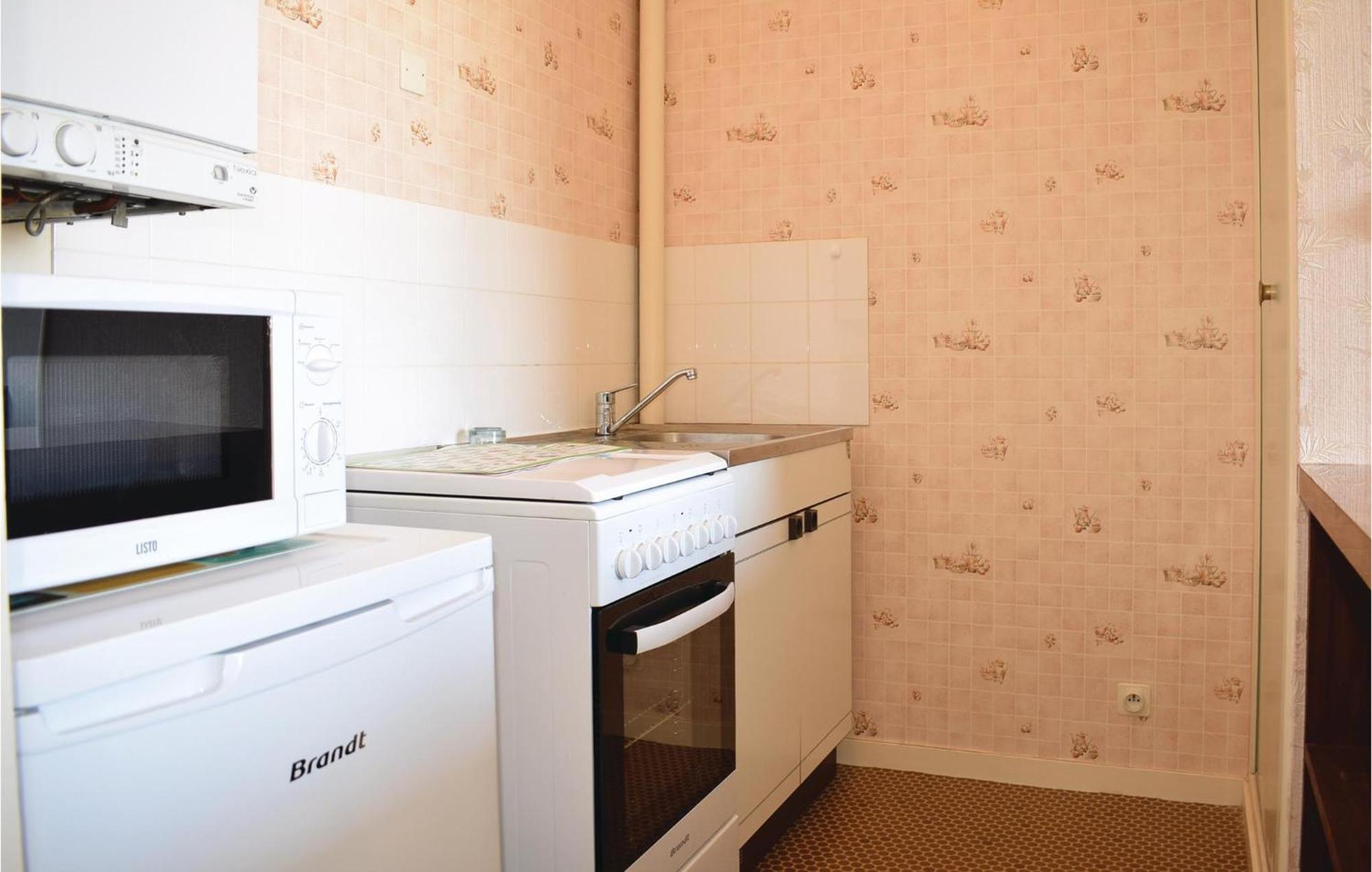 1 Bedroom Nice Apartment In Grandcamp Maisy מראה חיצוני תמונה