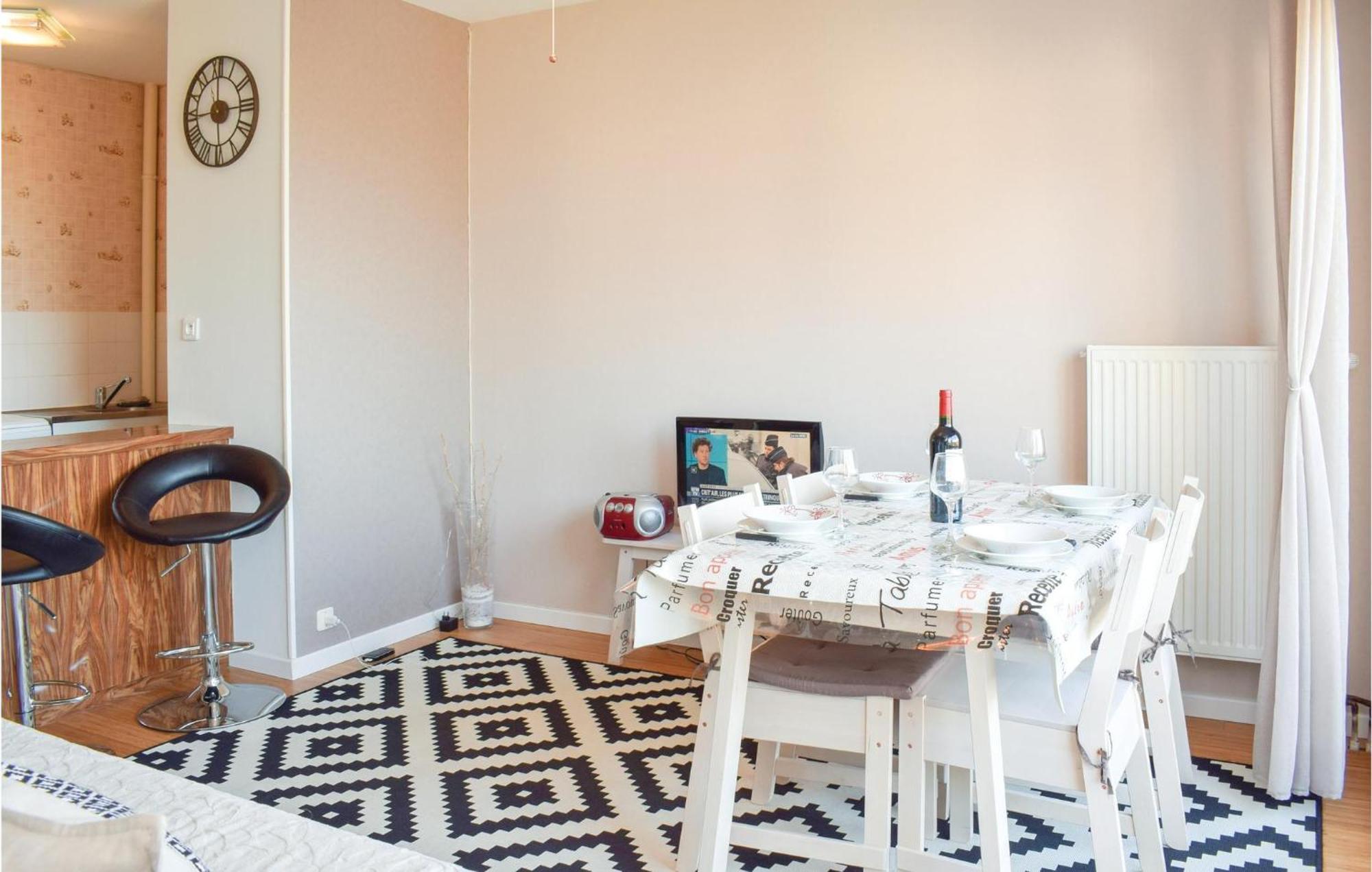 1 Bedroom Nice Apartment In Grandcamp Maisy מראה חיצוני תמונה